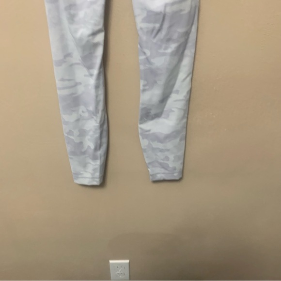Lululemon Wunder Under High-Rise Tight 25" *Luxtreme Size 2 White Camo W5CQUS - Picture 8 of 13